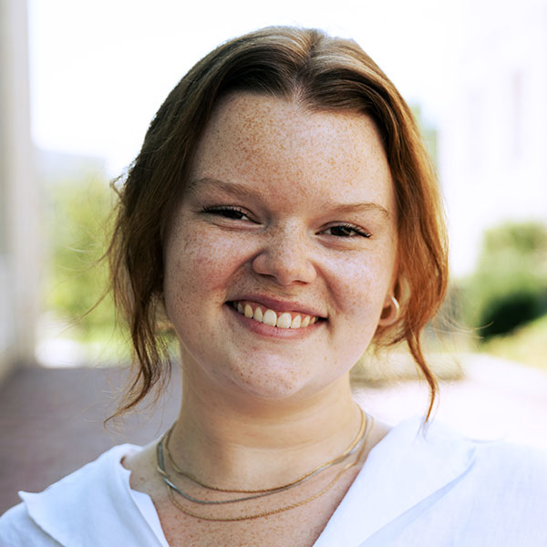 A headshot of Sarah Thomas.