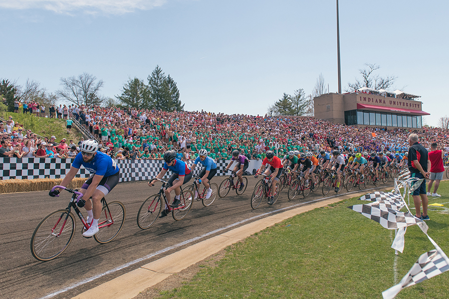 Little 500 riders racing.