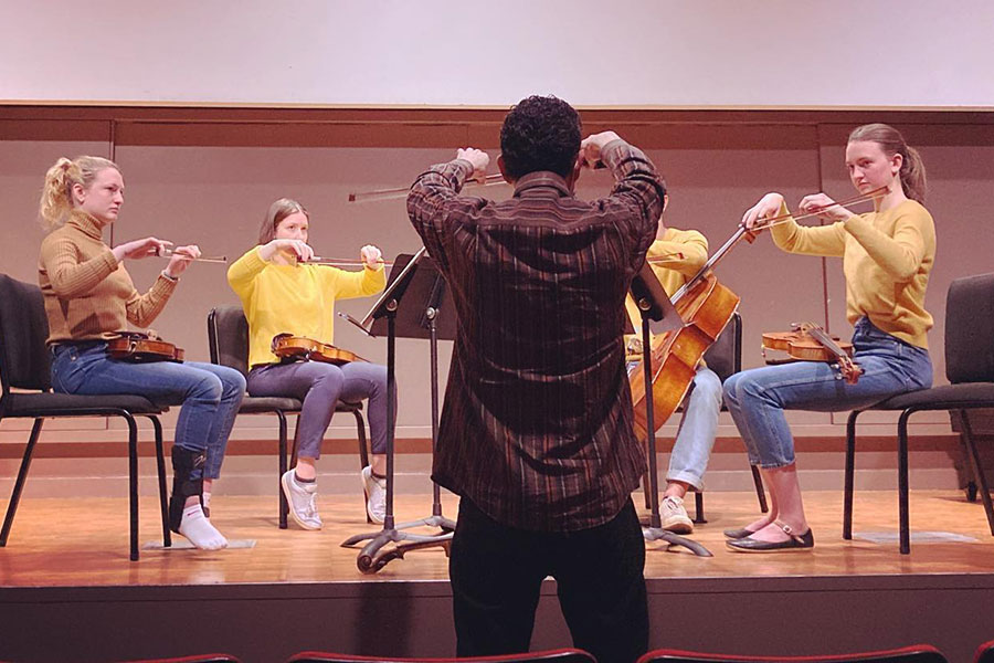 Students perform in the IU South Bend String Studio.