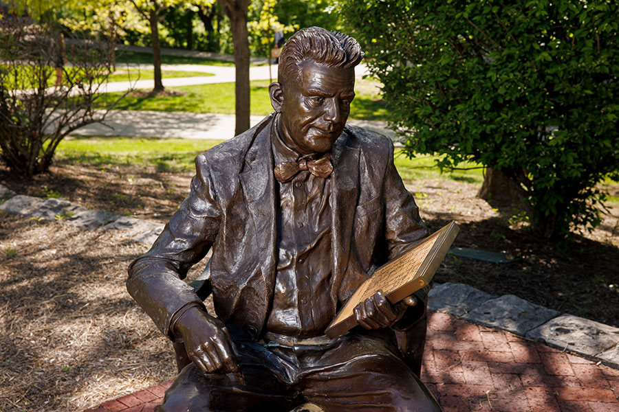 A sculpture of Alfred Kinsey that sits on the IU Bloomington campus.
