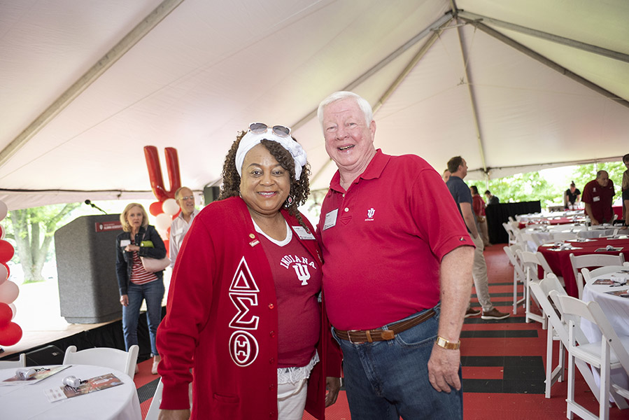 Two IU alumni volunteers smile for the camera.