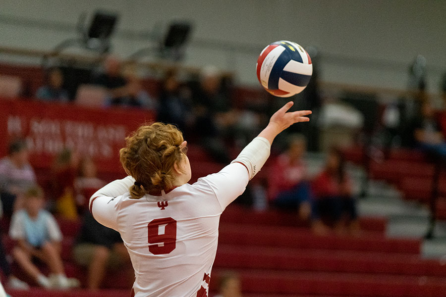 An IU Southeast women's volleyball player gets ready to serve.